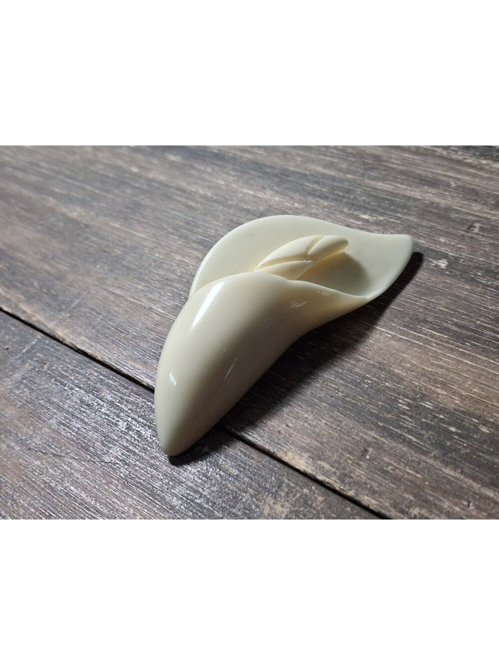 1950's Celluloid Brooch Cream Calla Lilly Plastic Lapel Bag Pin Vintage